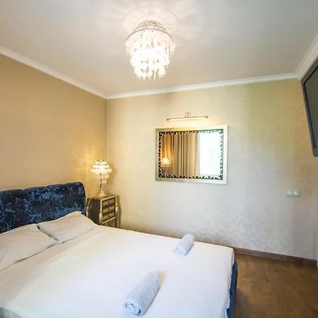 Apartment Romanovskaya Sloboda 1 *
