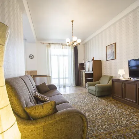 Apartment Romanovskaya Sloboda 1 *