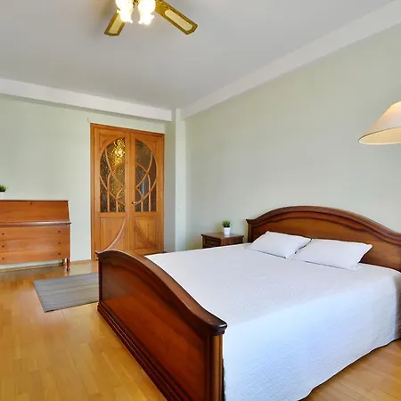Romanovskaya Sloboda 1 Apartment *