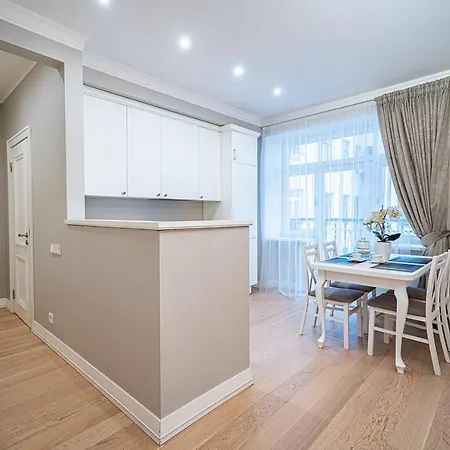Apartment Romanovskaya Sloboda 1 *